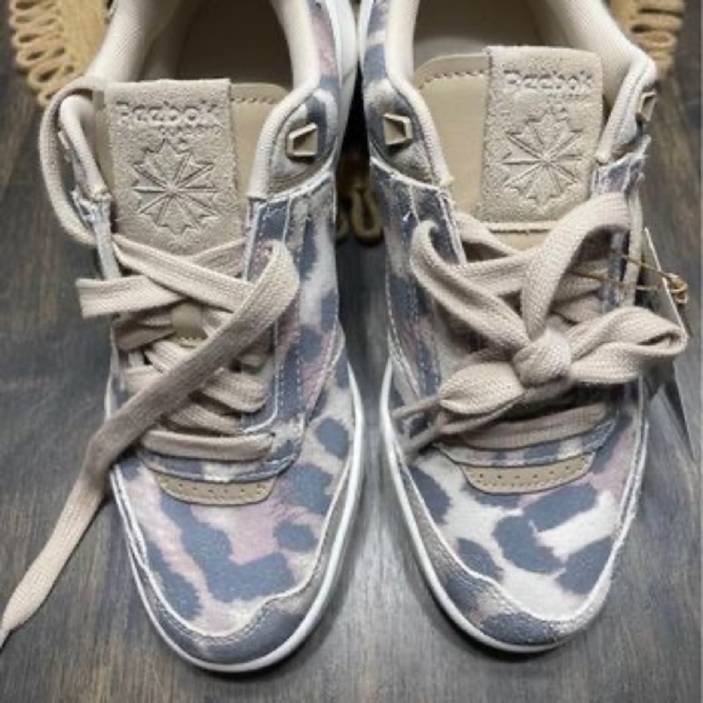 Reebok retro tennis shoes